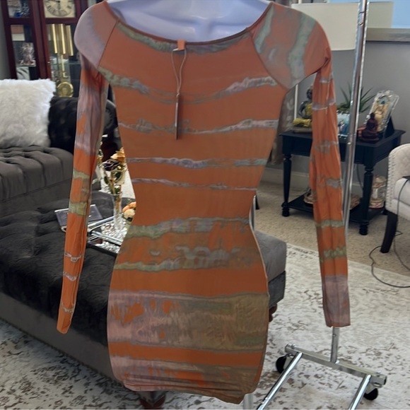 SKIMS RARE!! SKIMS Jelly Sheer Off the Shoulder Dress Tie
Dye Print, S - Picture 6 of 10